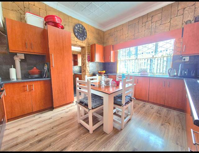 7 BEDROOM HOUSE FOR SALE IN BRAKPAN CENTRAL